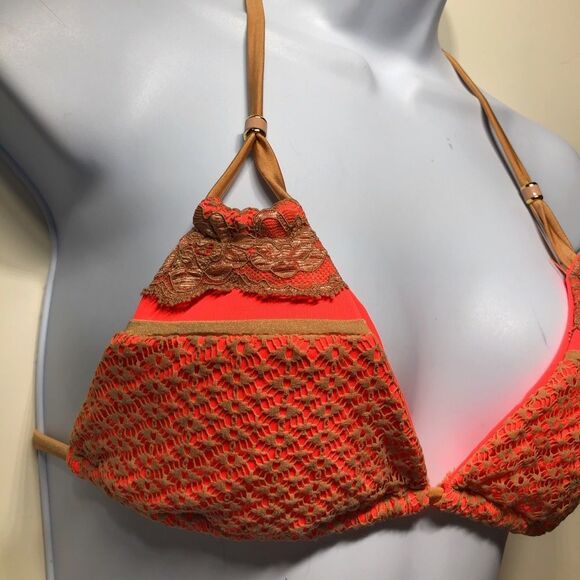 Beach Bunny Bikini Top - Picture 2 of 7